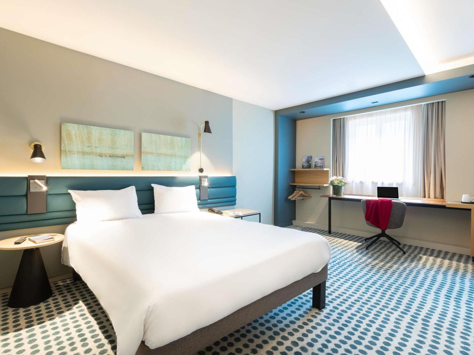 Superior Queen Room Mobility Accessible